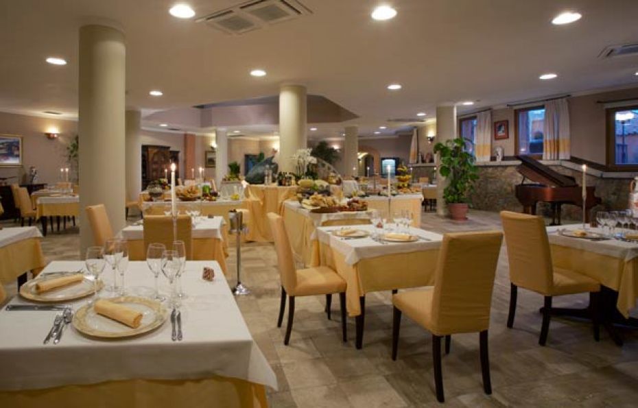 Hotel Arathena San Pantaleo Ngoại thất bức ảnh
